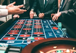 Tampilan meja poker di aplikasi mobile dolar slot
